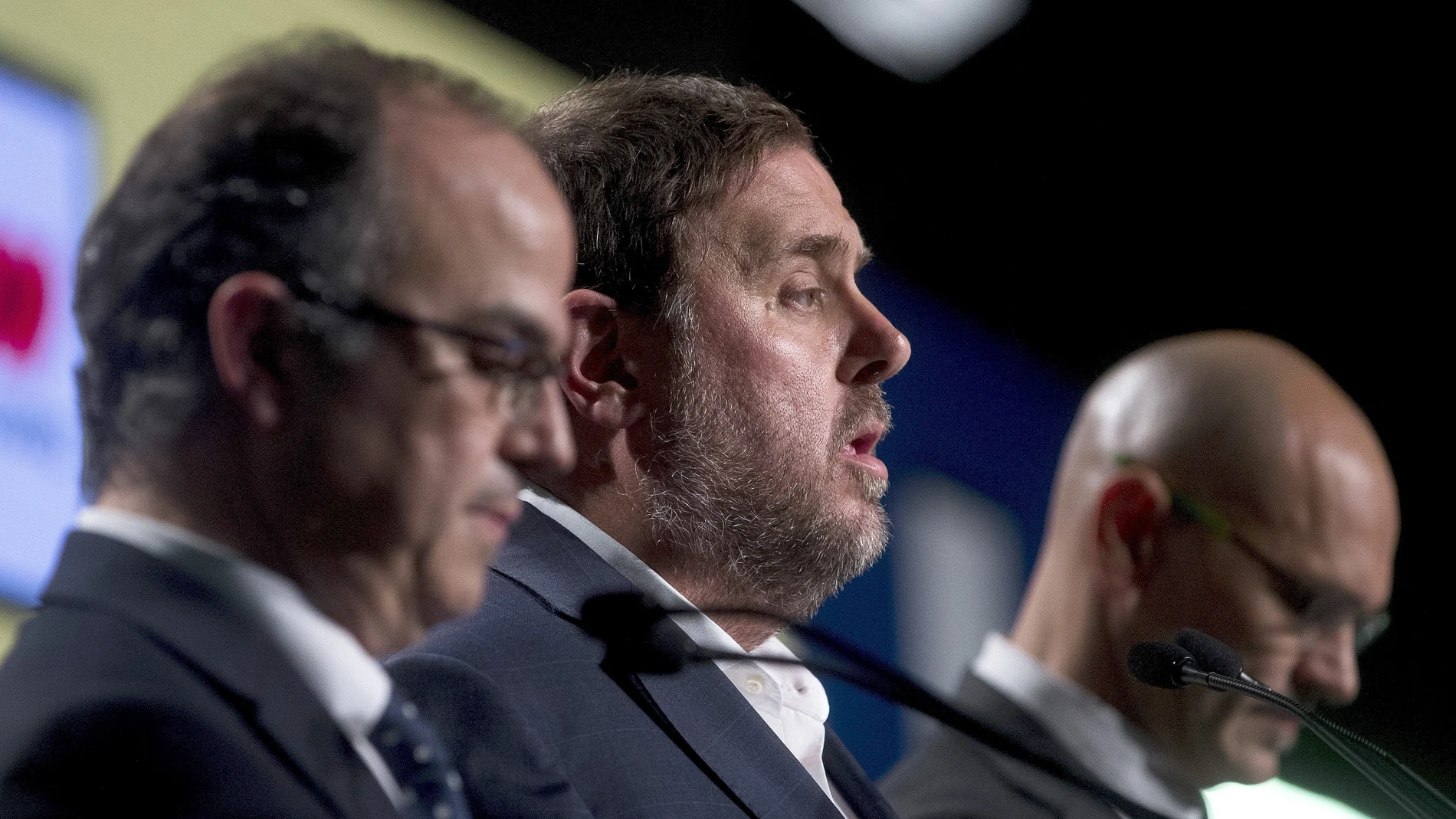 Oriol Junqueras junto a Jordi Turull y Raul Romeva