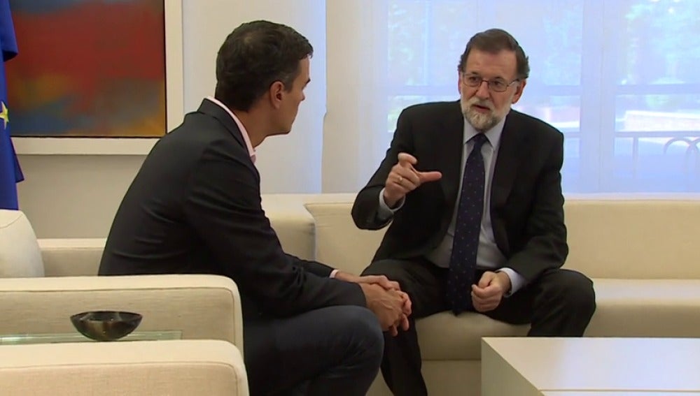 Mariano Rajoy con Pedro Sánchez