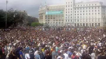Plaza de Cataluña al final de la manifestación Plaza de Cataluña al final de la manifestación