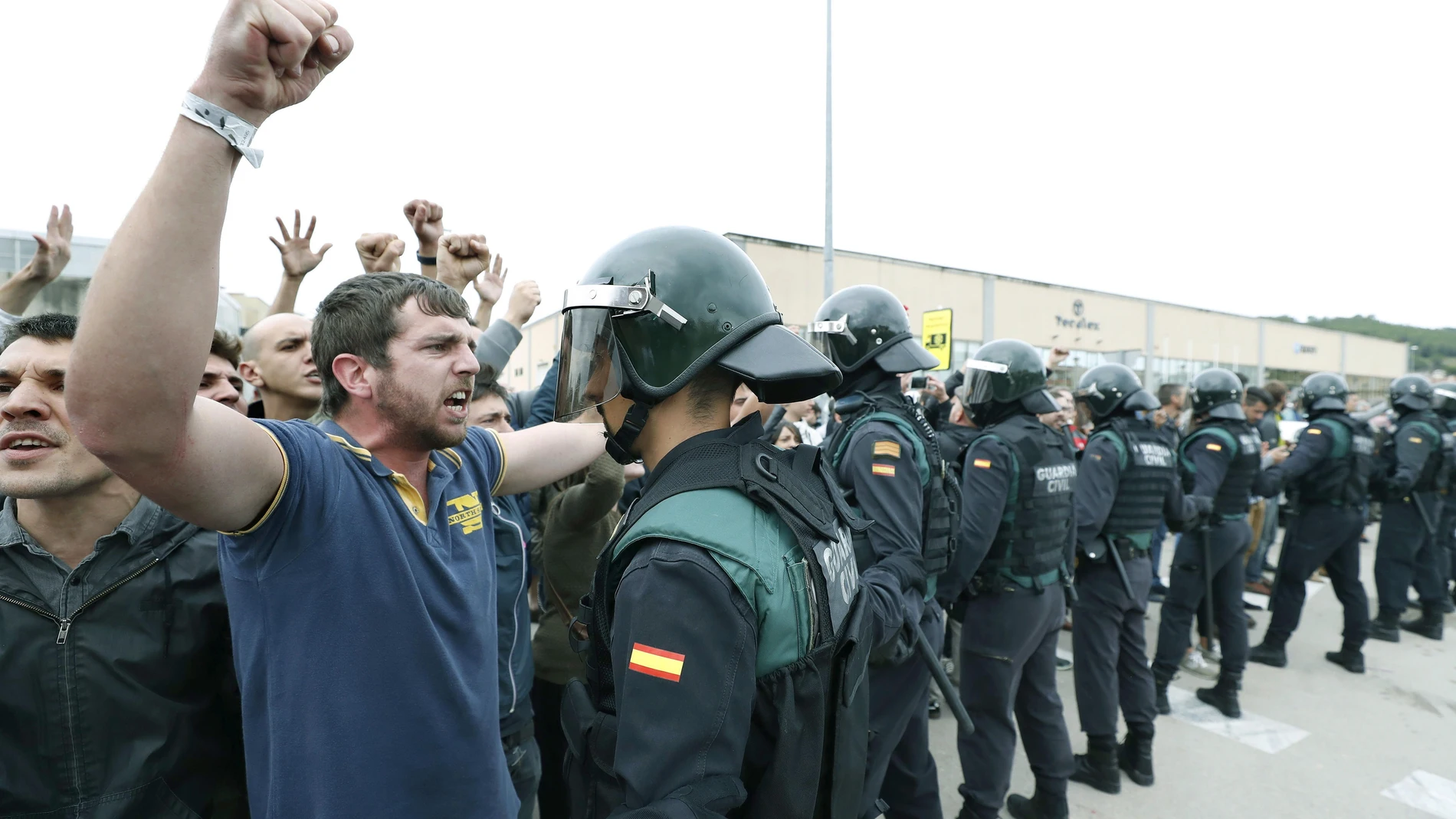 Guardias civiles durante el referéndum del 1-O Guardias civiles durante el referéndum del 1-O