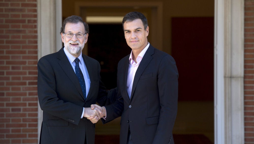 Mariano Rajoy recibe a Pedro Sanchez en Moncloa