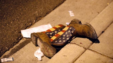 Botas tiradas en el suelo tras el tiroteo en Las Vegas