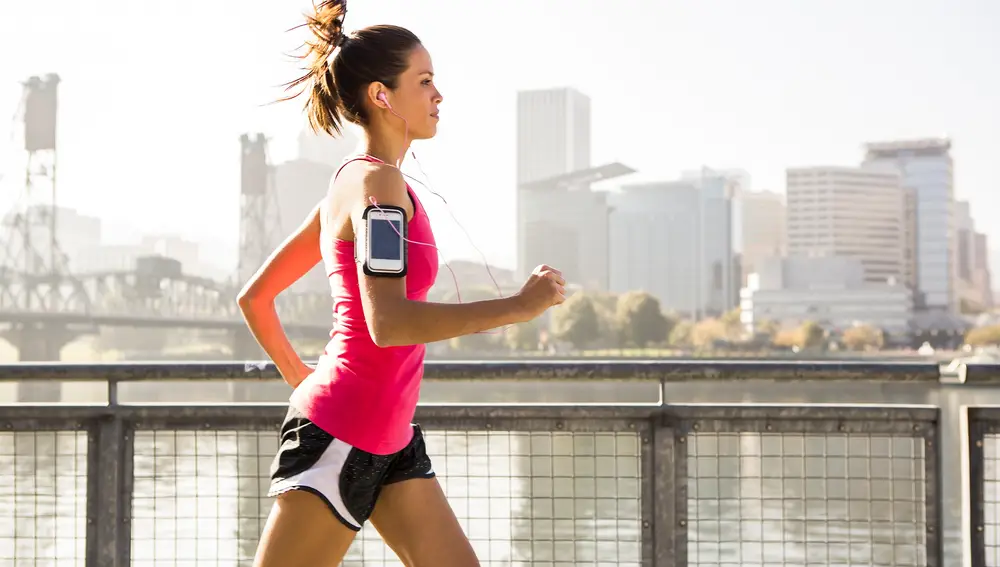 ¿Correr con o sin música?