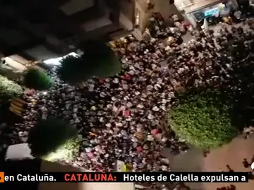 Continúan los insultos y 'escraches' a policías y guardias civiles en diferentes puntos de Cataluña Continúan los insultos y 'escraches' a policías y guardias civiles en diferentes puntos de Cataluña