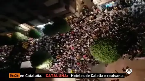 Continúan los insultos y 'escraches' a policías y guardias civiles en diferentes puntos de Cataluña Continúan los insultos y 'escraches' a policías y guardias civiles en diferentes puntos de Cataluña