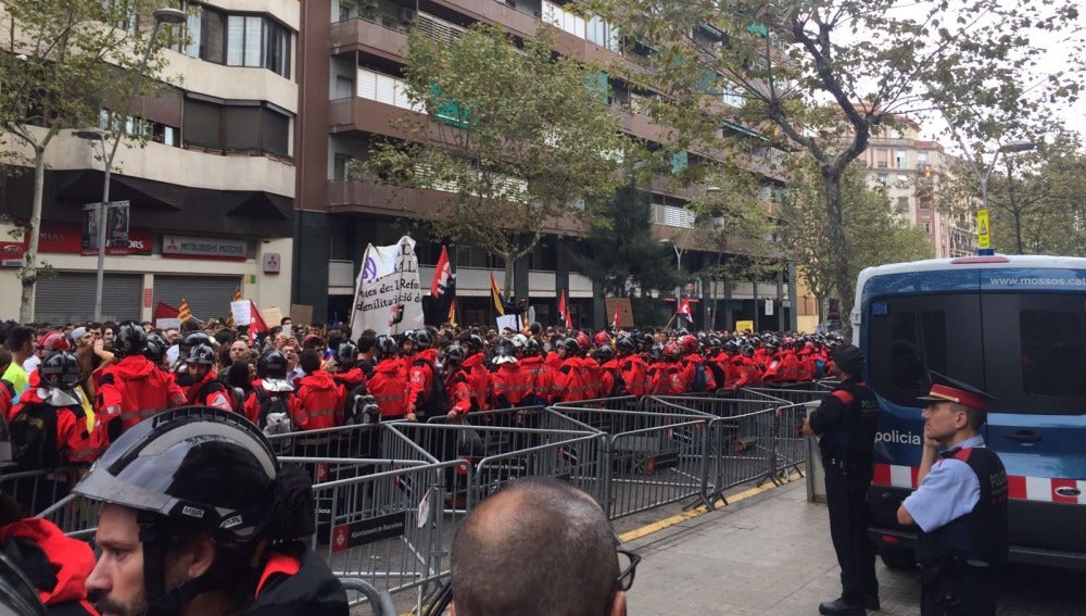 Manifestantes en Barcelona por la huelga general