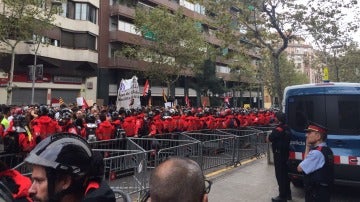 Manifestantes en Barcelona por la huelga general 