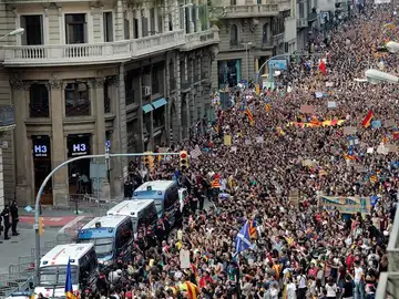 Multitudinario escrache ante la sede de la Jefatura Superior de Policía en Cataluña Multitudinario escrache ante la sede de la Jefatura Superior de Policía en Cataluña