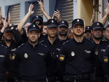Efectivos de la Policía Nacional destinados a Cataluña para impedir el 1-O hospedados en el hotel Mont-Palau de Pineda Efectivos de la Policía Nacional destinados a Cataluña para impedir el 1-O hospedados en el hotel Mont-Palau de Pineda