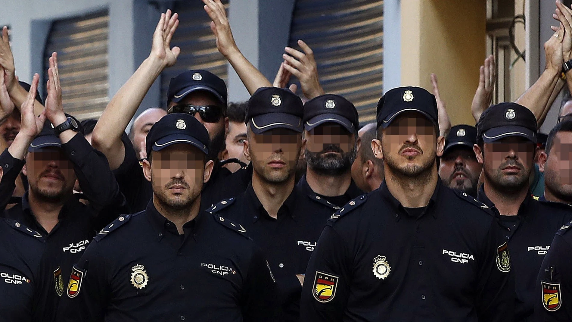 Efectivos de la Policía Nacional destinados a Cataluña para impedir el 1-O hospedados en el hotel Mont-Palau de Pineda Efectivos de la Policía Nacional destinados a Cataluña para impedir el 1-O hospedados en el hotel Mont-Palau de Pineda