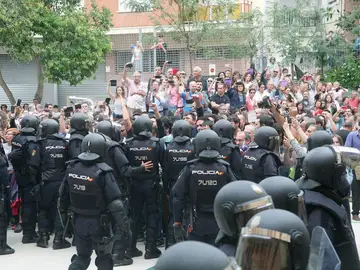Cargas policiales durante el 1-O Cargas policiales durante el 1-O