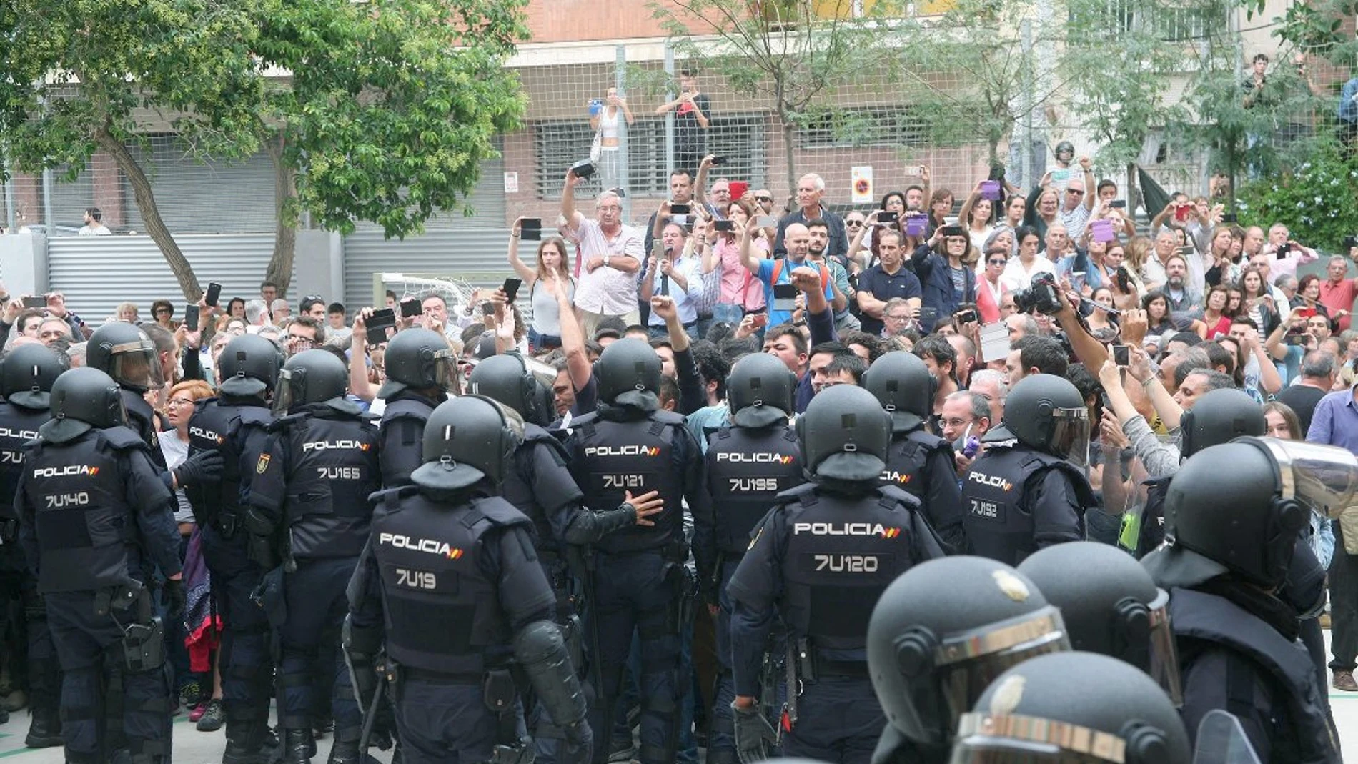 Cargas policiales durante el 1-O Cargas policiales durante el 1-O