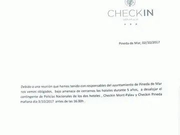 Carta del gerente de dos hoteles de Pineda a la Policía informando del desalojo Carta del gerente de dos hoteles de Pineda a la Policía informando del desalojo