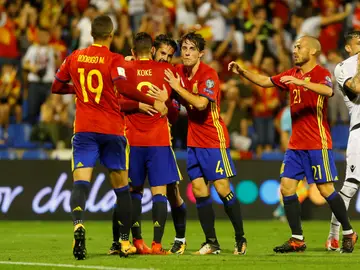 Los jugadores de España celebran uno de los goles contra Albania Los jugadores de España celebran uno de los goles contra Albania