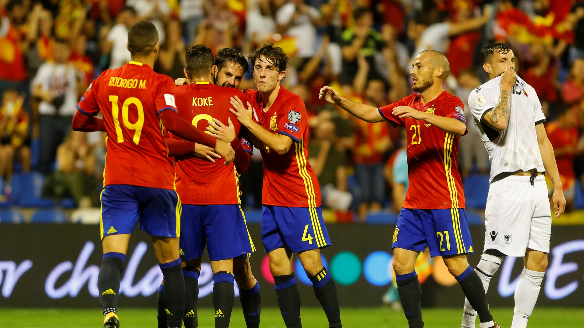 Los jugadores de España celebran uno de los goles contra Albania Los jugadores de España celebran uno de los goles contra Albania