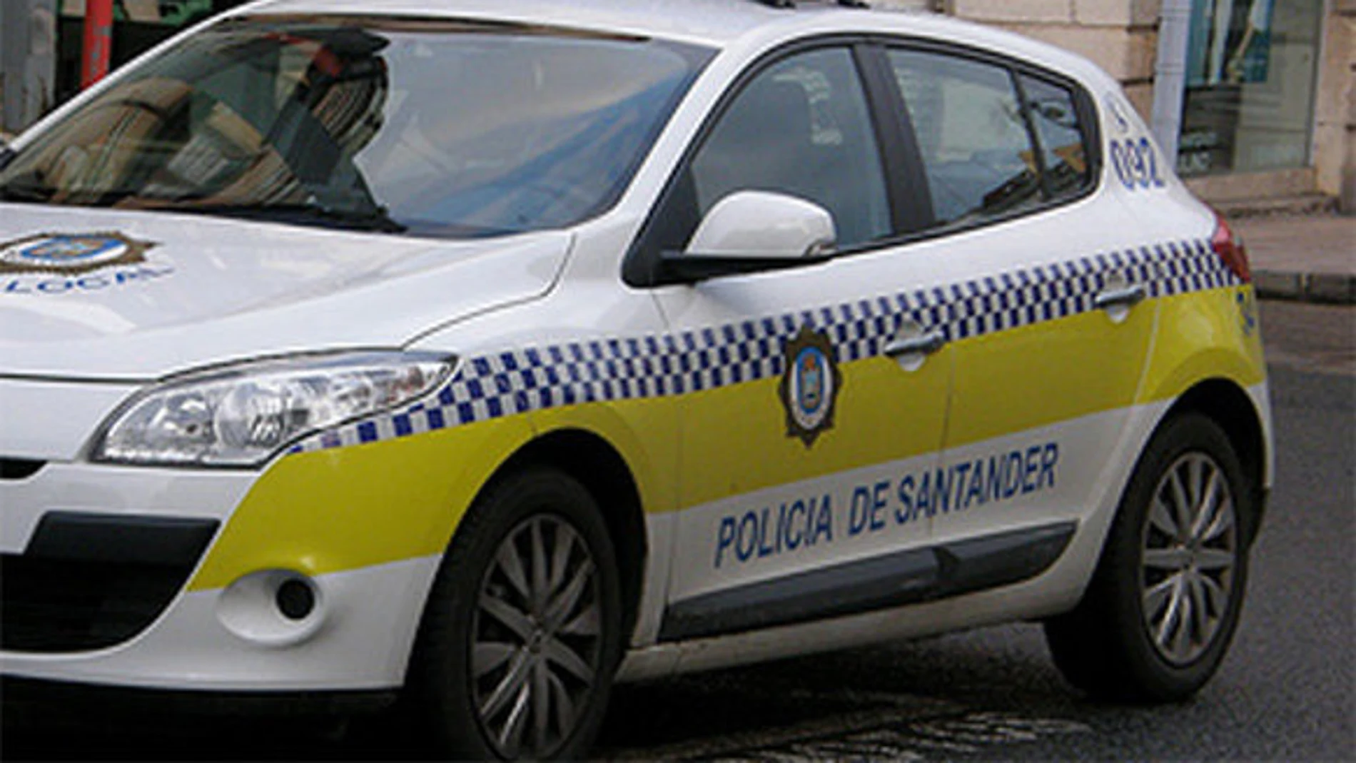 Un coche de la policía local santanderina Un coche de la policía local santanderina