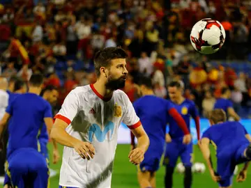 Gerard Piqué, antes del España - Albania Gerard Piqué, antes del España - Albania