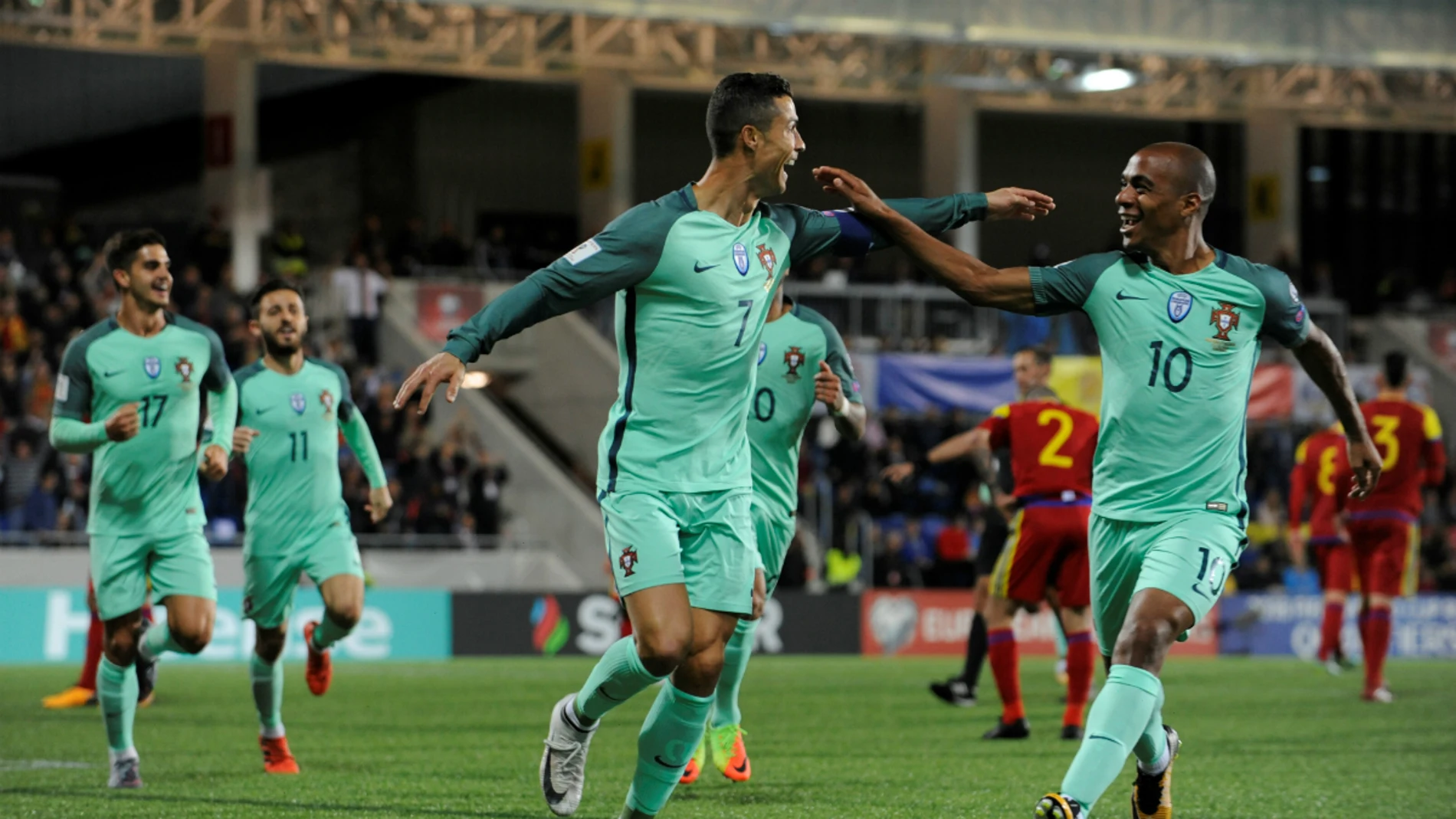 Cristiano Ronaldo celebra un gol con Portugal Cristiano Ronaldo celebra un gol con Portugal