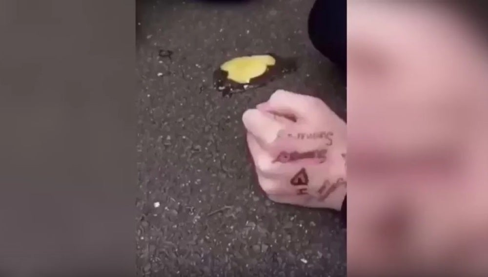 Huevos lanzados por los acosadores