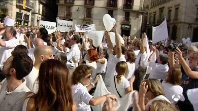 Concentraciones en Barcelona y el resto de España para pedir diálogo entre el Gobierno y la Generalitat
