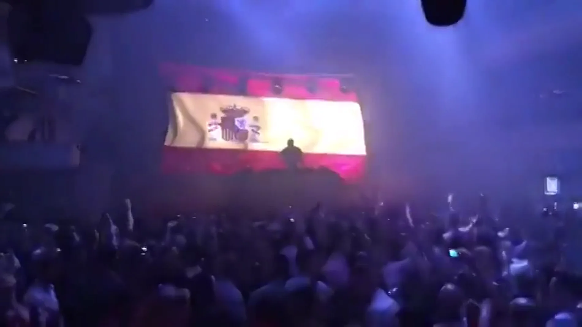 Teatro Barceló y Kapital pinchan el himno español Teatro Barceló y Kapital pinchan el himno español