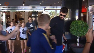 Gerard Piqué abandona la concentración de España entre el cariño de los presentes