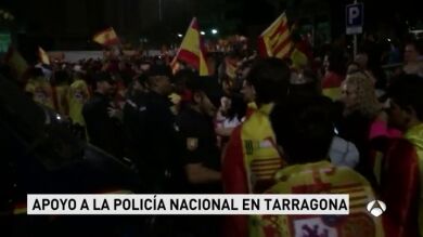 Varios ciudadanos agradecen a la Policía su trabajo en Tarragona