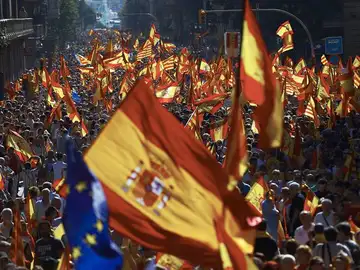 Vista de los participantes en la manifestación convocada por Societat Civil Catalana Vista de los participantes en la manifestación convocada por Societat Civil Catalana
