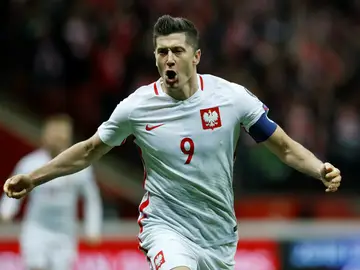 Lewandowski celebra un gol con Polonia Lewandowski celebra un gol con Polonia