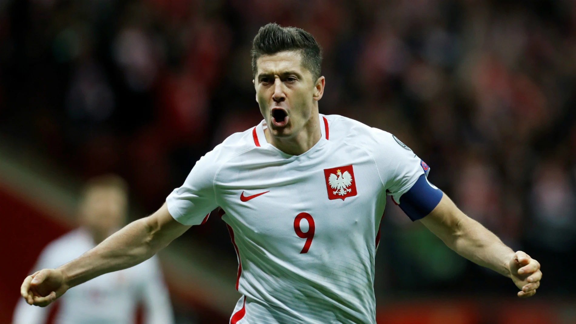 Lewandowski celebra un gol con Polonia Lewandowski celebra un gol con Polonia