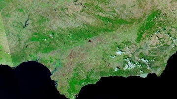 El punto es el incendio en Córdoba visto desde un satélite de la Nasa
