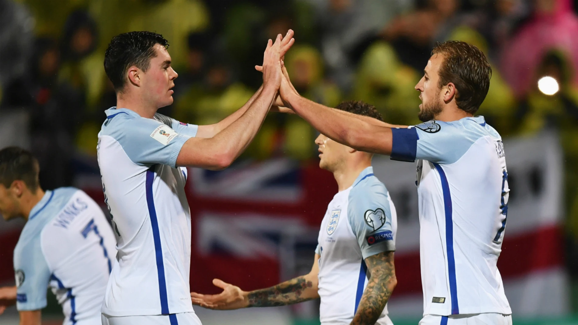 Kane celebra un gol con Keane Kane celebra un gol con Keane