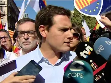 Albert Rivera agradece al Govern y a la CUP que hayan unido a los españoles Albert Rivera agradece al Govern y a la CUP que hayan unido a los españoles