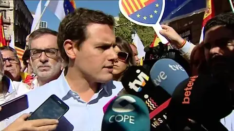 Albert Rivera agradece al Govern y a la CUP que hayan unido a los españoles Albert Rivera agradece al Govern y a la CUP que hayan unido a los españoles
