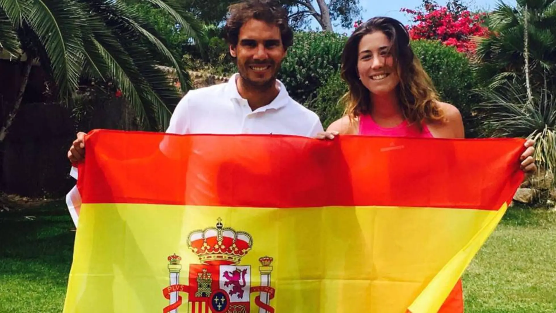 Muguruza y Nadal posaron con la bandera de España en el US Open Muguruza y Nadal posaron con la bandera de España en el US Open