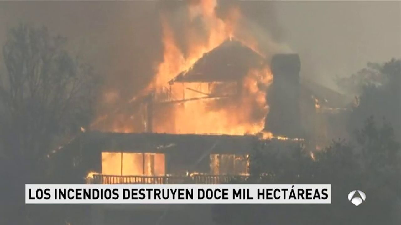 Unos 1.500 edificios arrasados y cientos de evacuados en California por ...