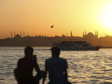 La embajada de Estados Unidos en Turquía suspende temporalmente la emisión de visados para viajar a EEUU La embajada de Estados Unidos en Turquía suspende temporalmente la emisión de visados para viajar a EEUU