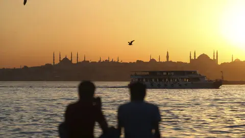 La embajada de Estados Unidos en Turquía suspende temporalmente la emisión de visados para viajar a EEUU La embajada de Estados Unidos en Turquía suspende temporalmente la emisión de visados para viajar a EEUU