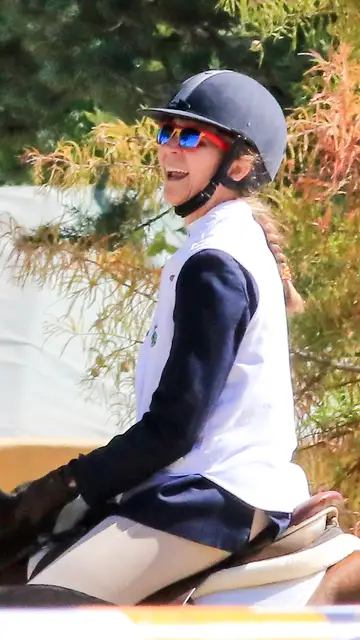 La infanta Elena disfruta de una de sus pasiones, la hípica La infanta se lo pasa en grande sobre su caballo