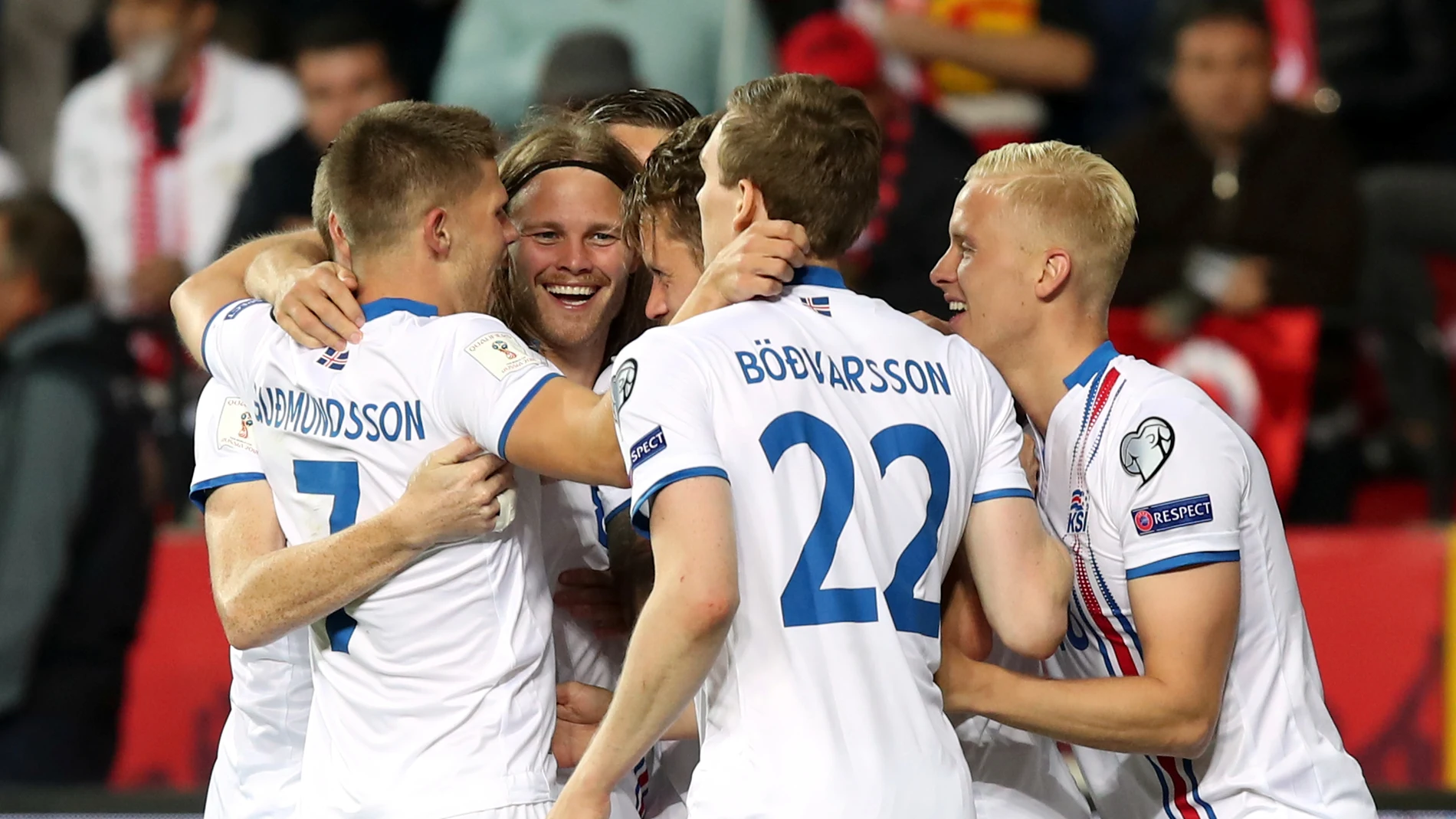 Islandia celebra en grupo un gol Islandia celebra en grupo un gol