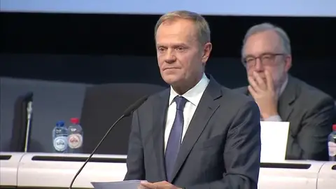 Tusk,a Puigdemont: "No anuncie una decisión que hiciera el diálogo imposible" Tusk,a Puigdemont: "No anuncie una decisión que hiciera el diálogo imposible"