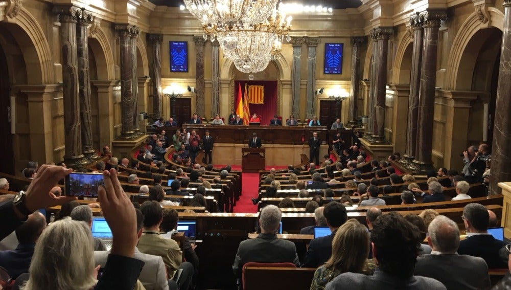 El parlamento de Cataluña durante el discurso de Puigdemont