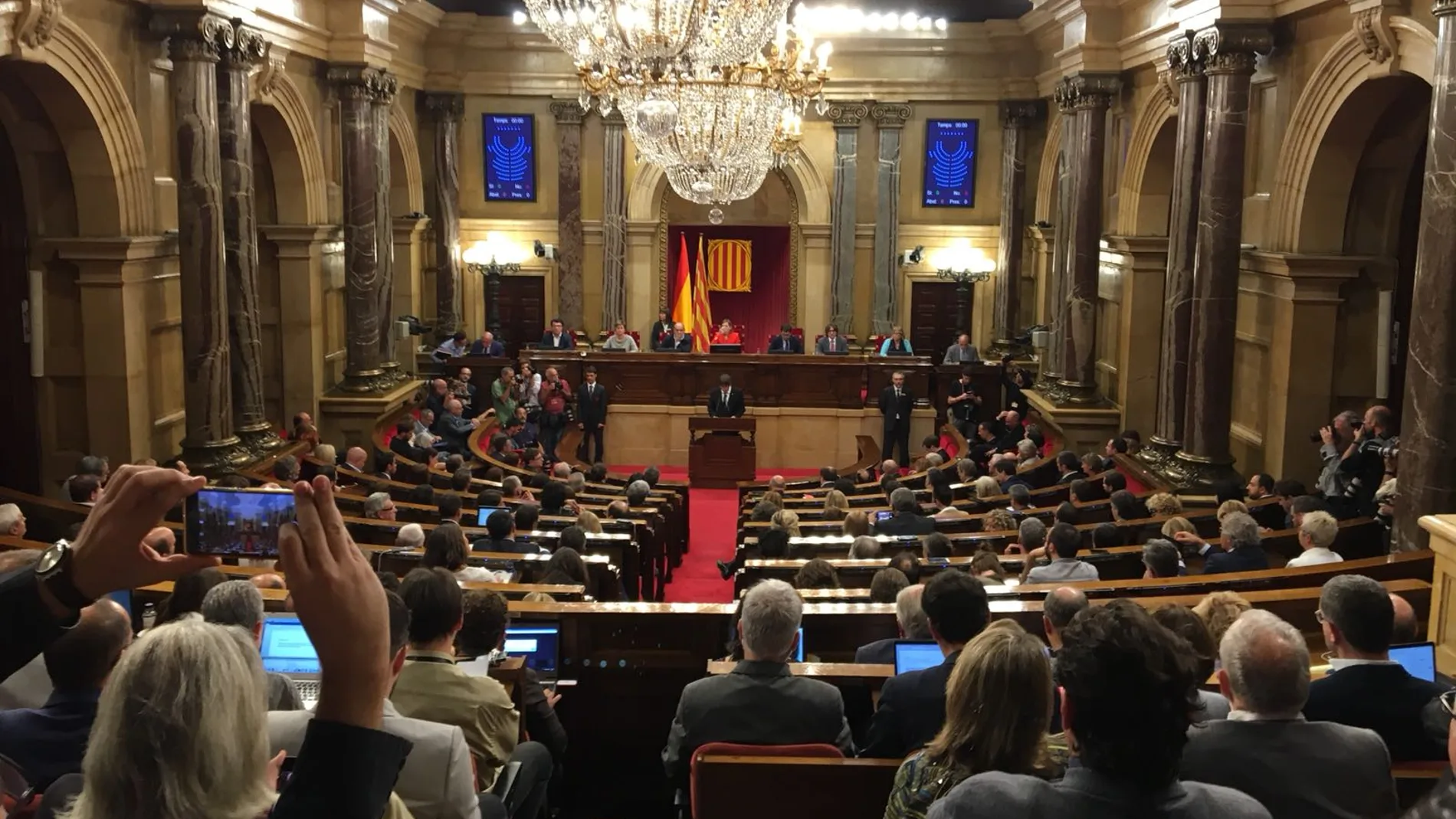 El parlamento de Cataluña durante el discurso de Puigdemont El parlamento de Cataluña durante el discurso de Puigdemont