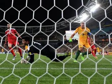 Cahil marca el gol que mete a Australia en la repesca y deja fuera a Siria del Mundial Cahil marca el gol que mete a Australia en la repesca y deja fuera a Siria del Mundial