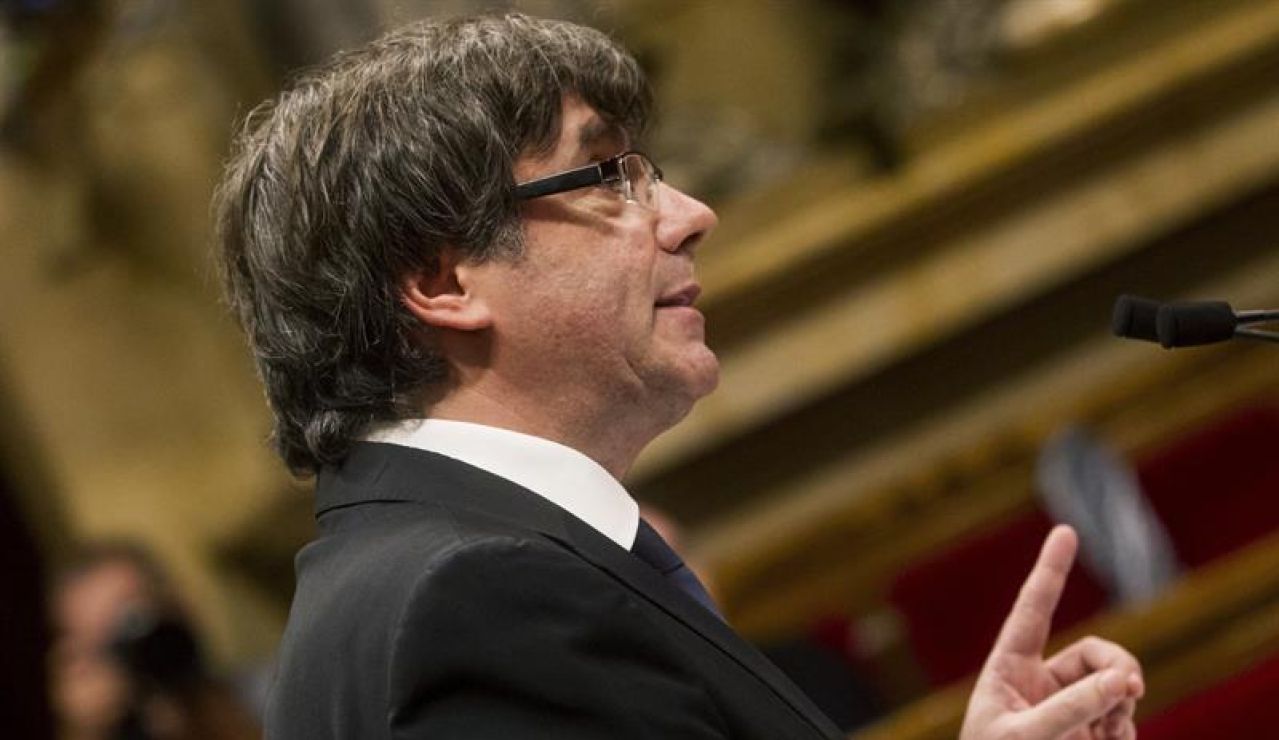 Carles Puigdemont durante su discurso en el Parlament Carles Puigdemont durante su discurso en el Parlament