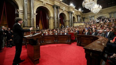 El Parlament aprueba la reforma para poder investir a distancia a Puigdemont