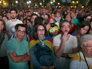 Caras de preocupación entre muchos catalanes Caras de preocupación entre muchos catalanes