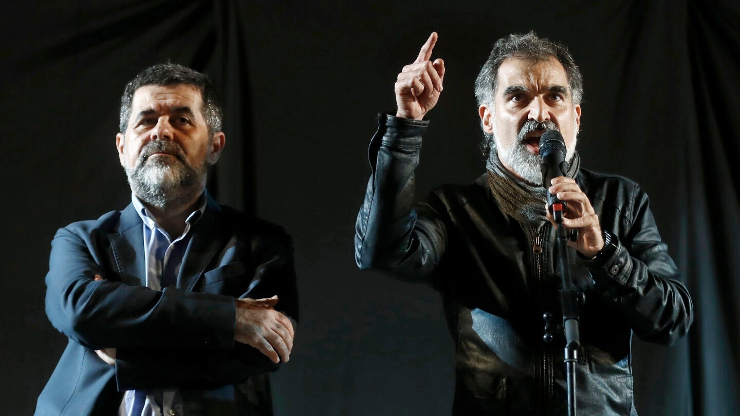 El presidente de la Asamblea Nacional Catalana (ANC), Jordi Sánchez (i) y el presidente de Omnium Cultural, Jordi Cuixart