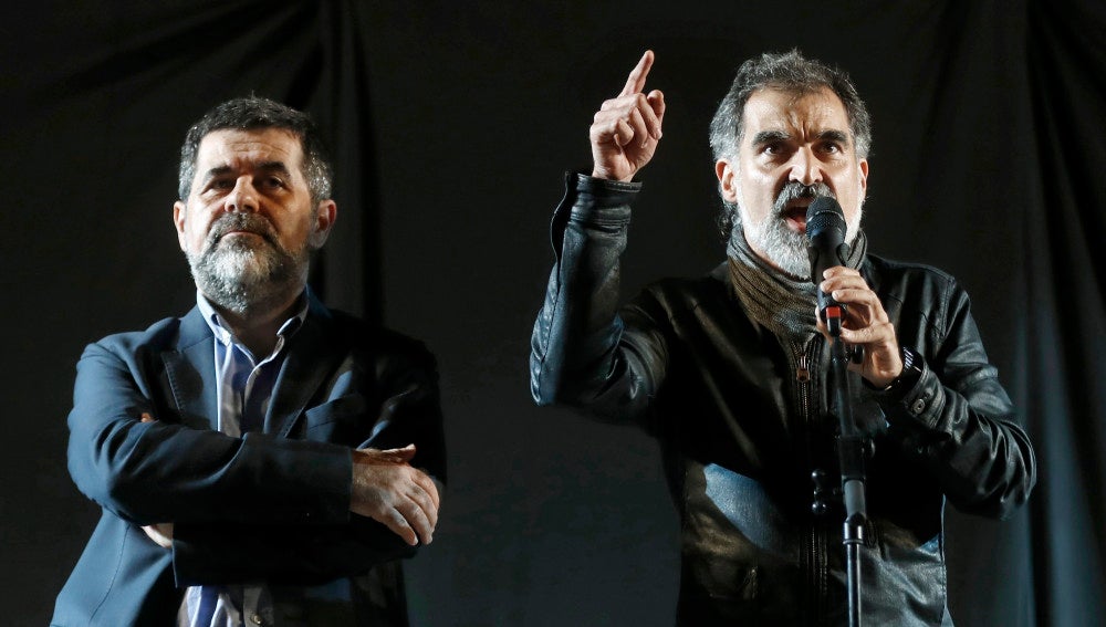 El presidente de la Asamblea Nacional Catalana (ANC), Jordi Sánchez (i) y el presidente de Omnium Cultural, Jordi Cuixart