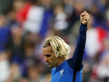 Griezmann, con el puño en alto, celebra el pase de Francia al Mundial Griezmann, con el puño en alto, celebra el pase de Francia al Mundial